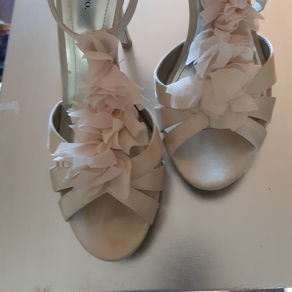 Style & Co Blush Satin Ruffle 4" Heels 7.5 - Picture 1 of 9